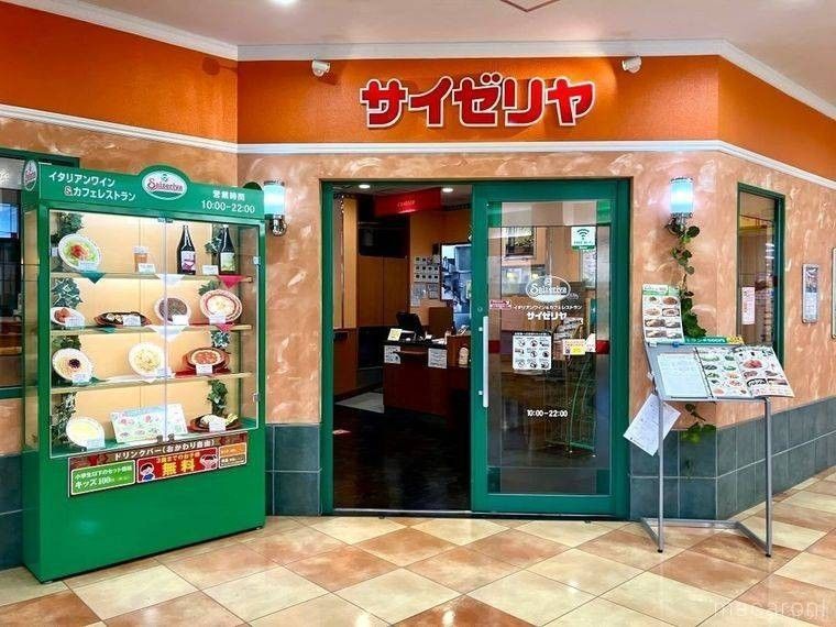 サイゼリヤの店舗前