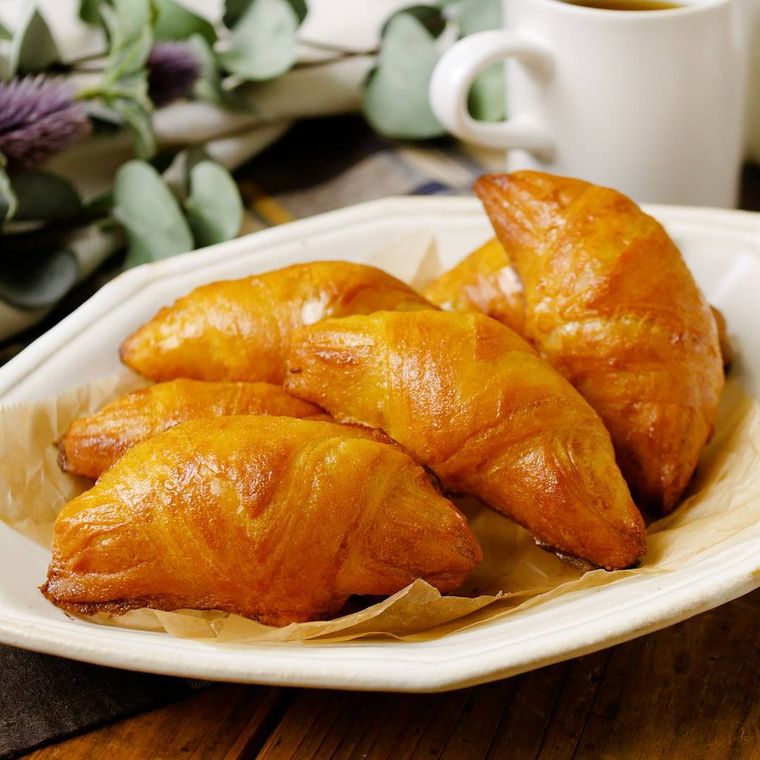 器に盛られたライスペーパークロワッサン