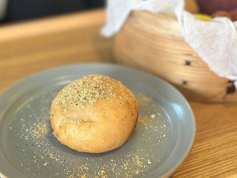 灰色の皿に盛られたカムジャパン