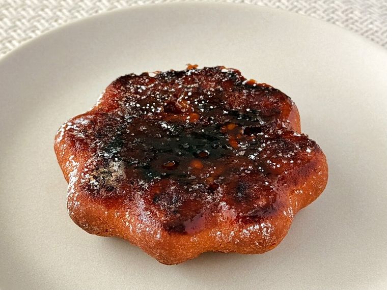 白皿にのったさつまいもド 香ばしブリュレ