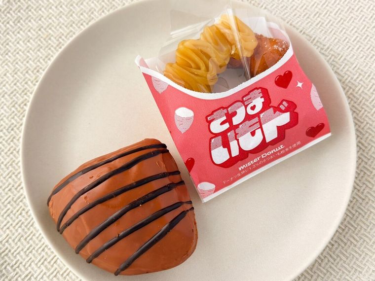 さつまいもド しっとりスイートポテトとくりド エンゼルマロン風味チョコが皿に盛り付けられている様子