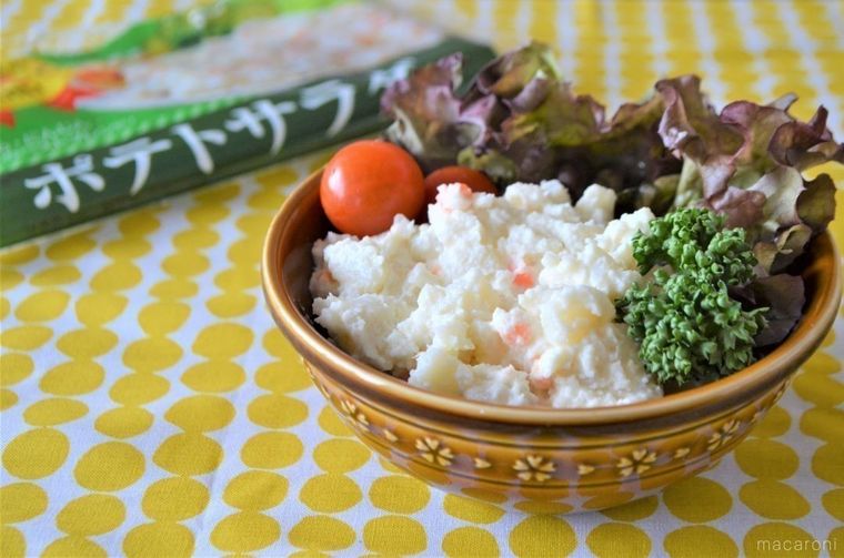 お皿に盛り付けた業務スーパーポテトサラダ