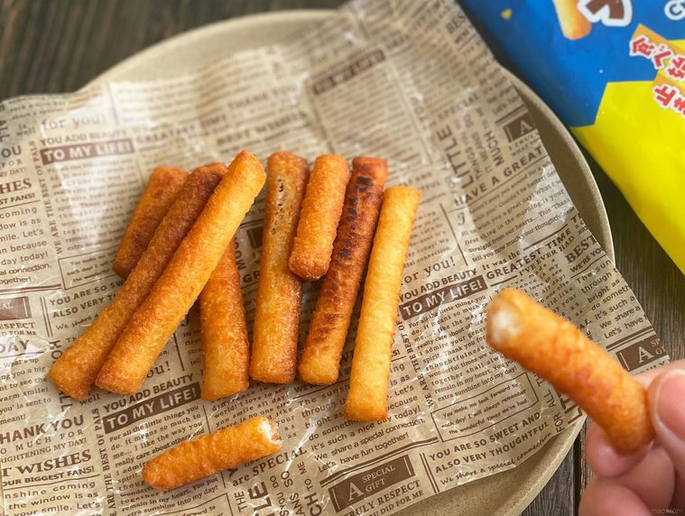 調理してお皿に盛り付けたカリカリチーズスティック