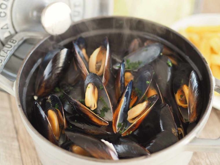 殻付ムール貝の調理例