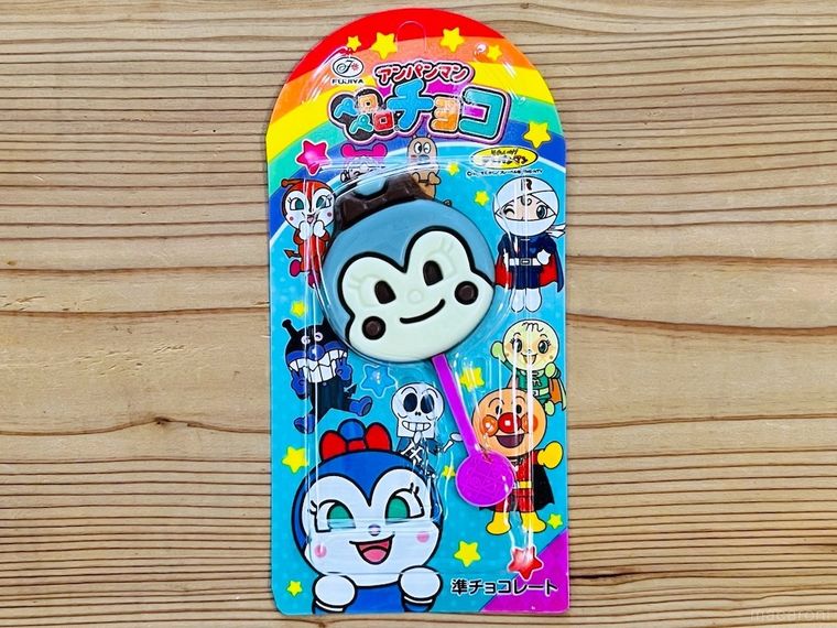 テーブルに置かれたアンパンマンペロペロチョコ コキンちゃん