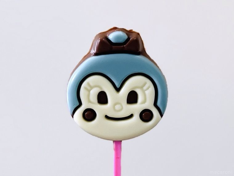 アンパンマンペロペロチョコ コキンちゃんをパッケージから出した様子