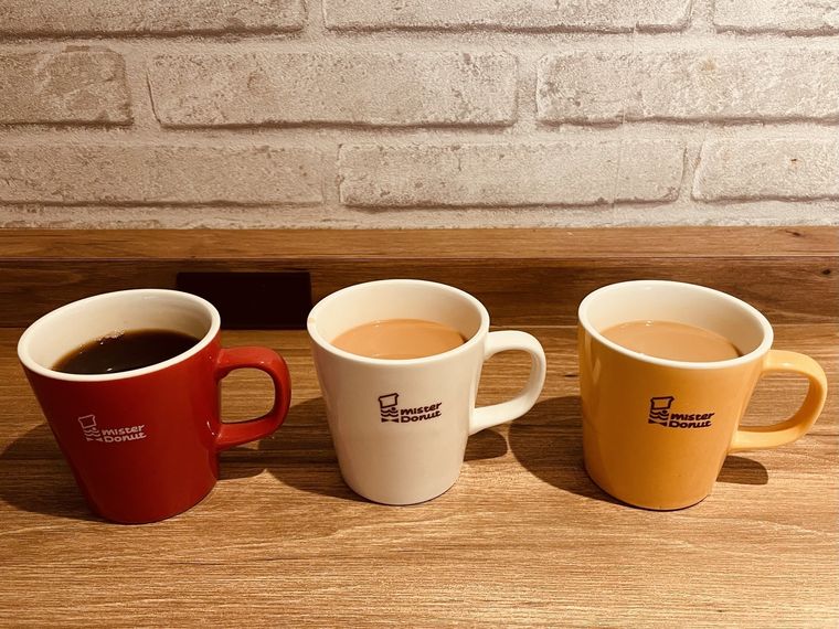 壁際に並んだ3種類のホットドリンク