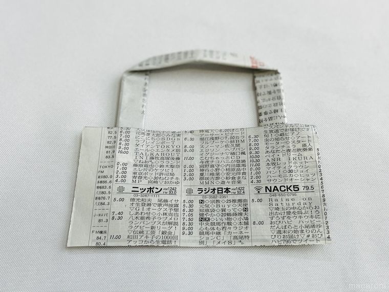 新聞紙で作った持ち手