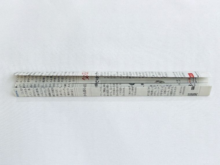 新聞紙を折った様子