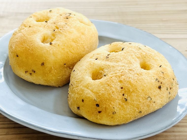 ハートブレッドアンティークのカムジャパンを皿に盛り付けた様子