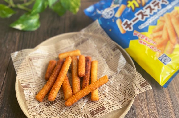 油で揚げたカリカリチーズスティック