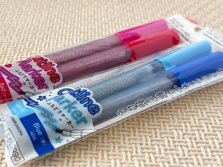 パッケージに入った4本のふちどりマーカー