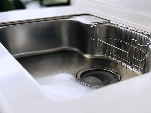 排水口周りがいつもきれいな人がやっている夜の5分習慣。翌朝キッチンが驚くほどすっきり