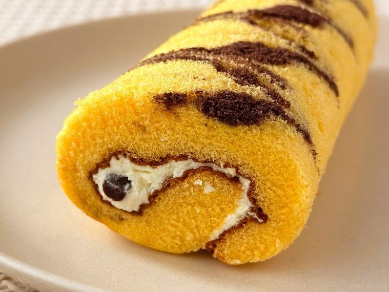 チャーリー・ブラウン チョコバナナロールケーキの断面