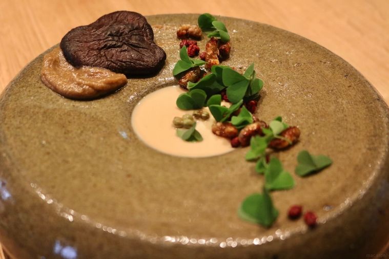 蜂の幼虫を使った料理