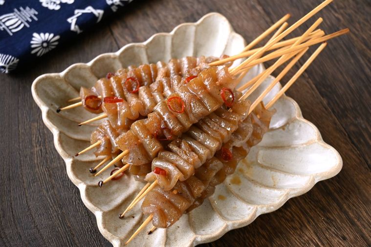 まるで鶏皮ピリッと甘辛焼き鳥風こんにゃく串