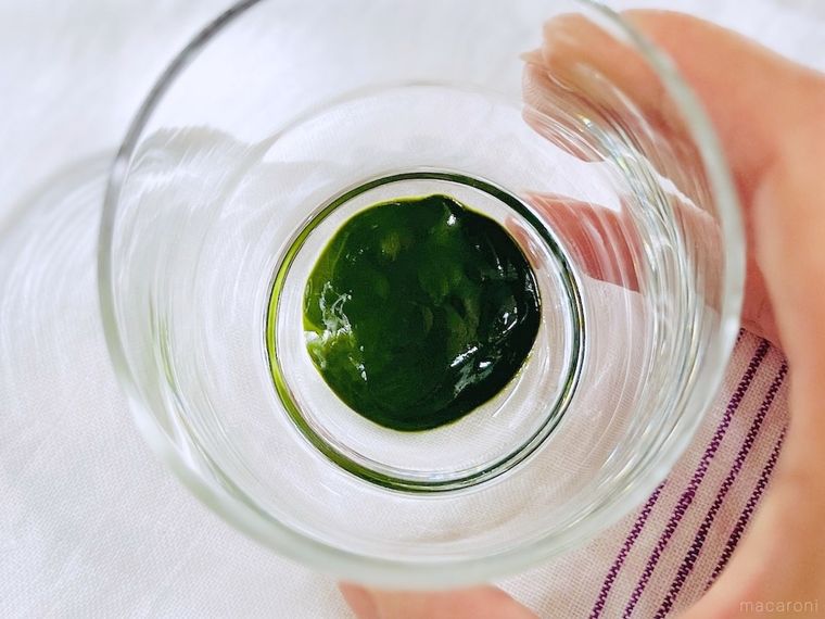 カルディの静岡抹茶をグラスに出した様子