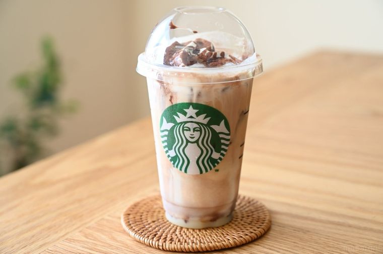 スターバックスビター クリーム コーヒーのホイップとチョコレートソースカスタム