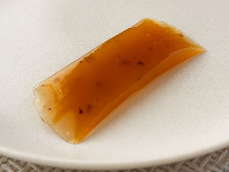 白皿にのった紅はるかのスティック芋ようかん