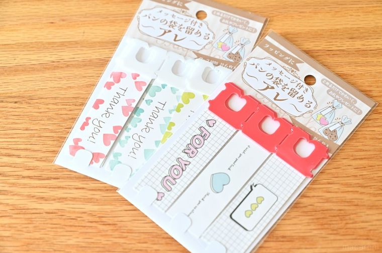 セリアメッセージ付きパンの袋を留めるアレ2種類