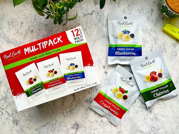 コストコのグリークヨーグルトフルーツボールのボックスと、3種類の小分けパック