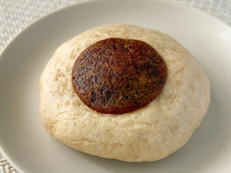 パッケージから取り出したくりまんじゅうのくりあんぱん