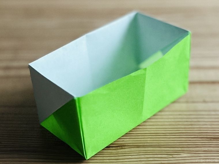 緑色の折り紙で作ったつながる箱