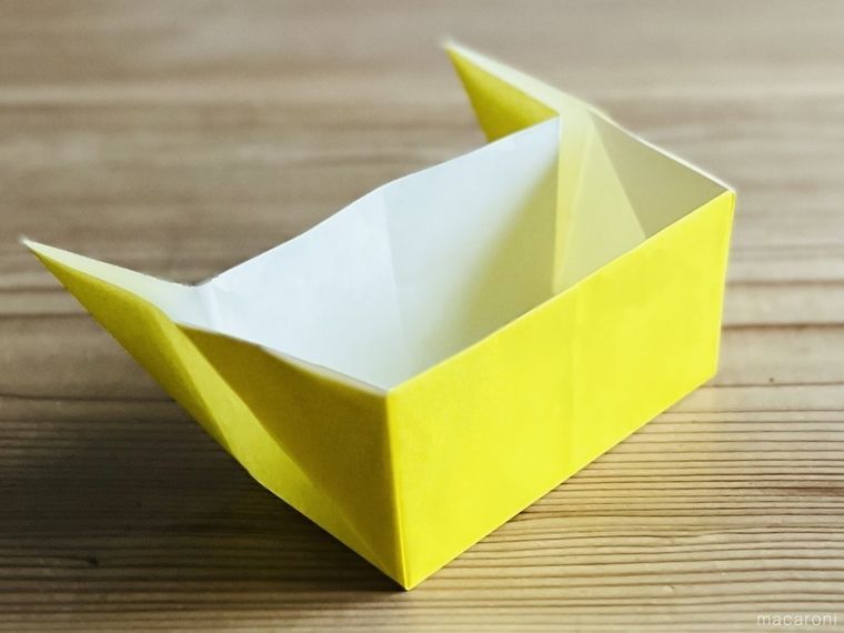 黄色の折り紙で作ったつながる箱