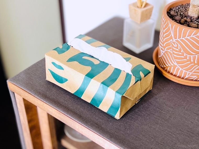 スターバックスの紙袋で作ったティッシュケース