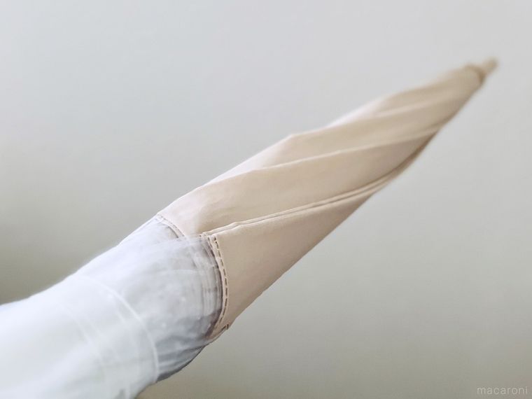 水滴を拭き取ったあとの傘