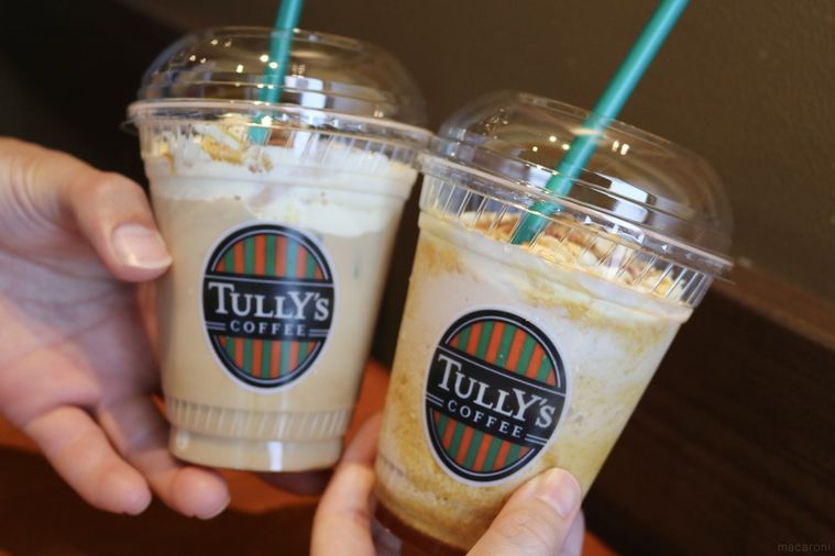 タリーズのOIMOドリンクを持っている手元