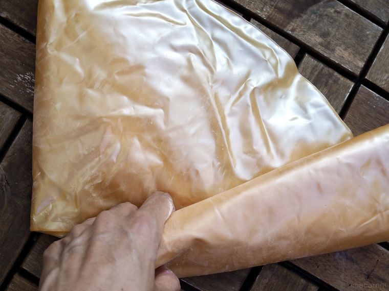 浮き輪を丸めて保管