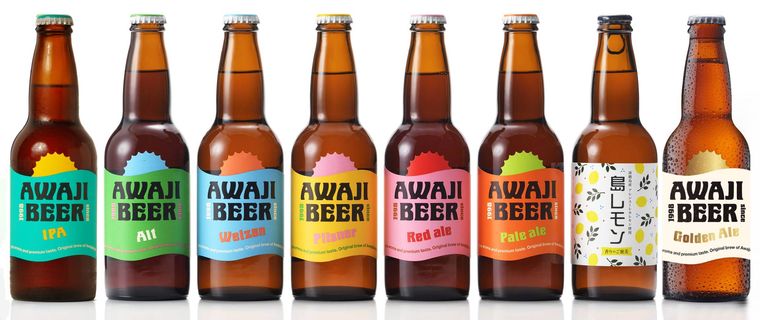 カラフルなパッケージの瓶ビールあわぢびーる8本