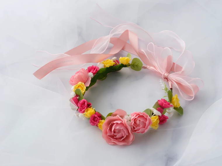 ピンク色の花のかんむり