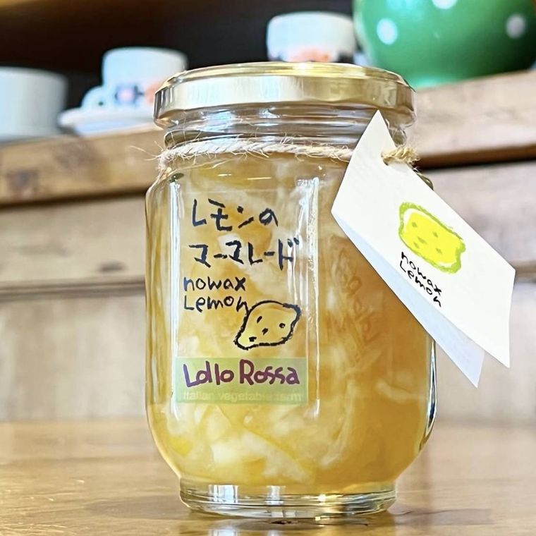 瓶に入ったロロロッサのレモンマーマレード
