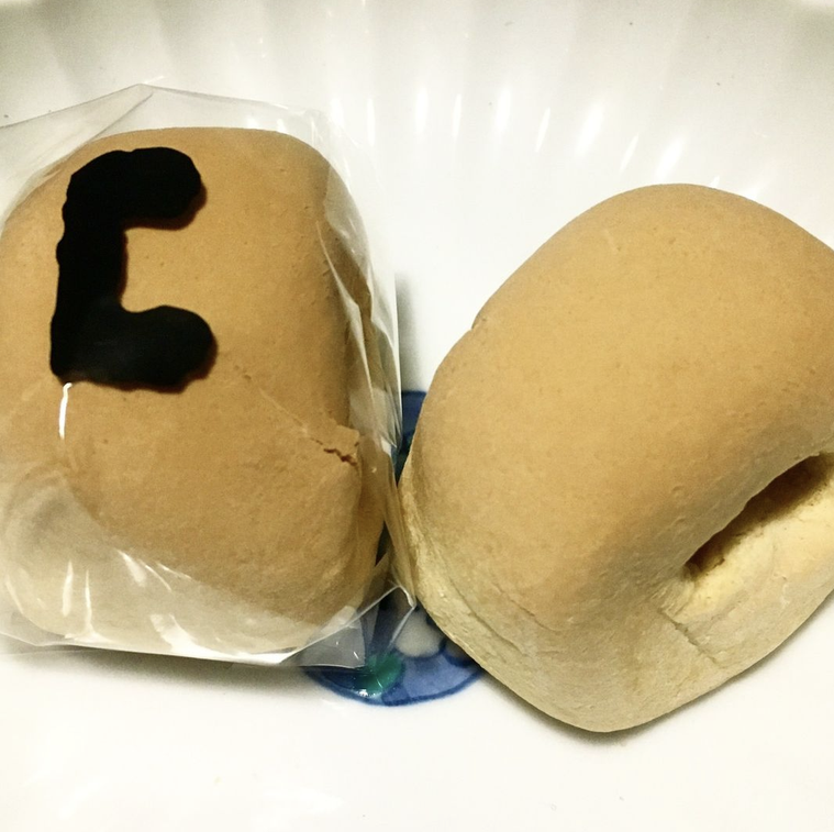 皿にのった2つの名物かまど