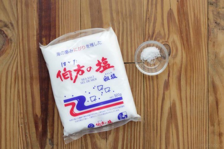 伯方の塩のパッケージと中身の一部