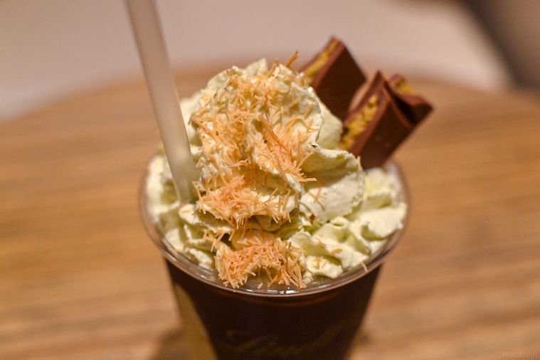 ドリンクのホイップクリームのアップ