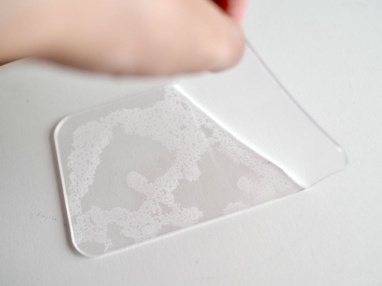 ダイソーの両面吸着シート