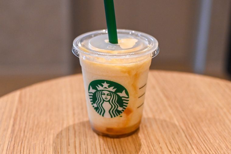 フラペチーノを斜めから