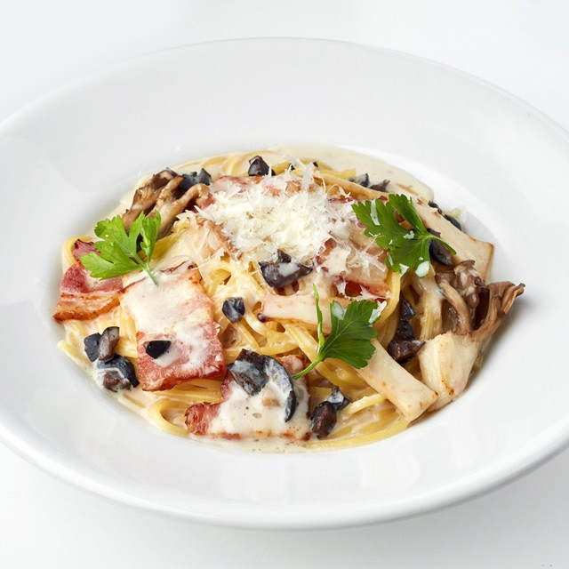 パスタ きのことベーコンのポルチーニクリームソース