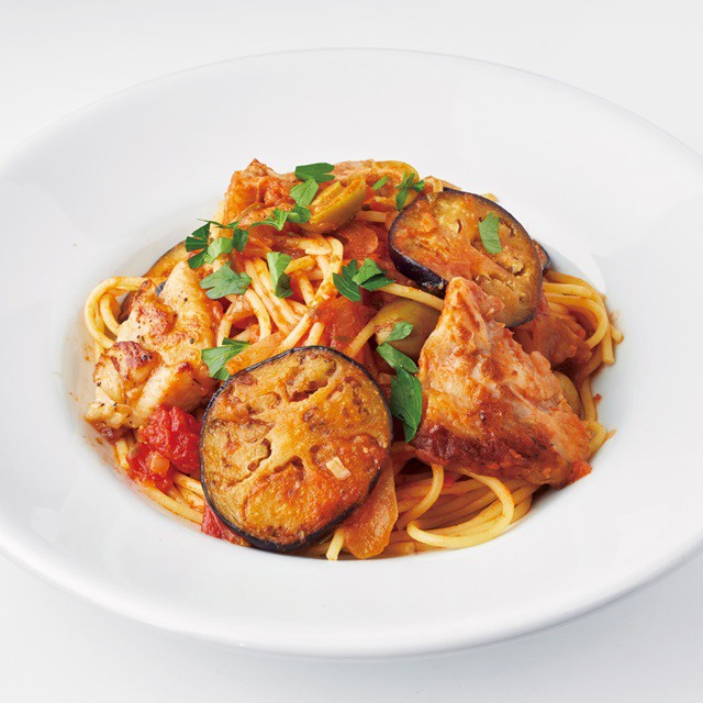 ラブアンドテーブルのパスタ ごろっとチキンのカチャトーラ風トマトソース