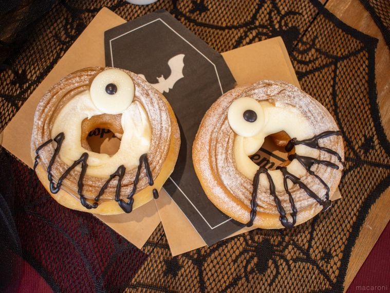 クリスピークリームドーナツモンブラン クリーム モンスターがふたつ並んでいる