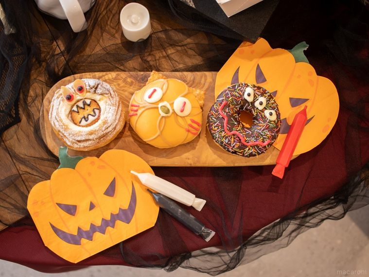 チョコペンで描いたクリスピークリームドーナツハロウィンドーナツ