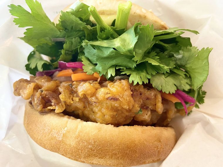 フレッシュネスバーガー パクチーチキンバーガー バインミー 商品アップ