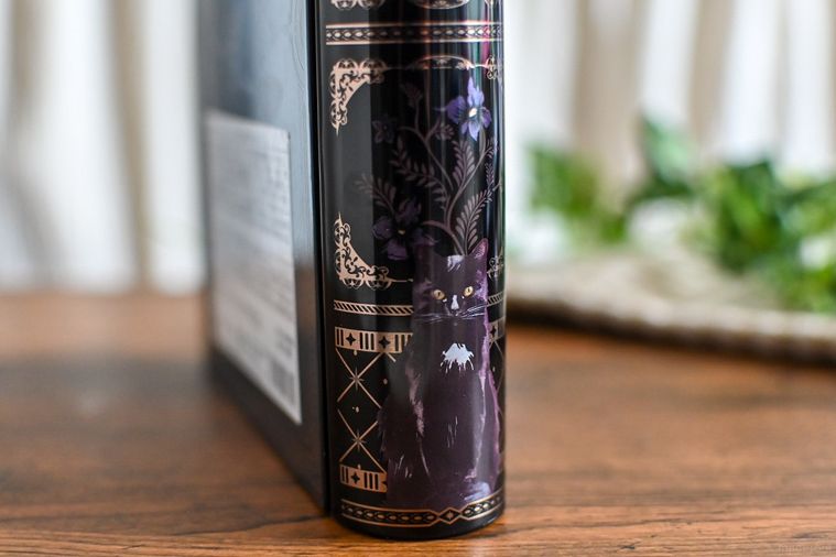 缶のデザインのアップ