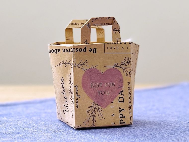 クラフト紙の封筒で作ったミニバッグ