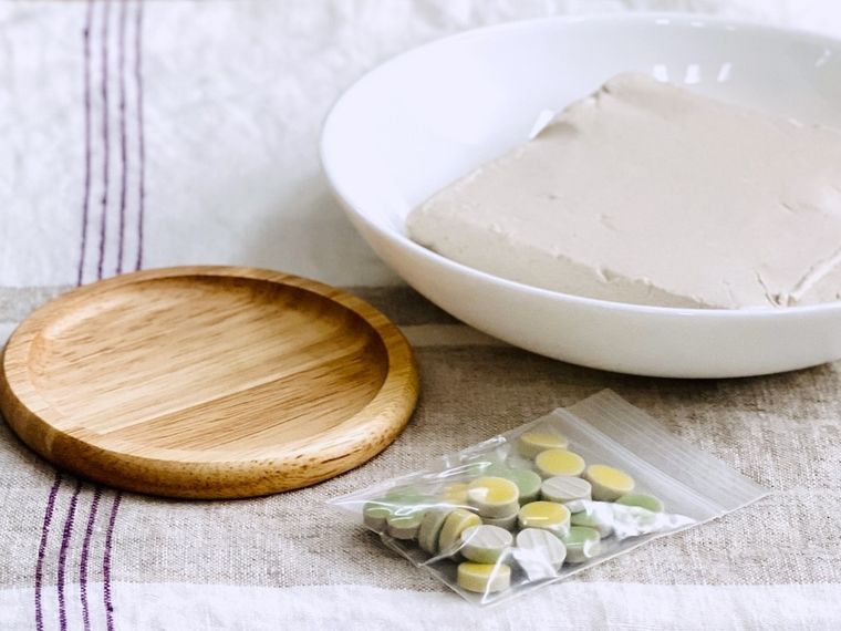 木のコースター、石粉ねんど、タイル