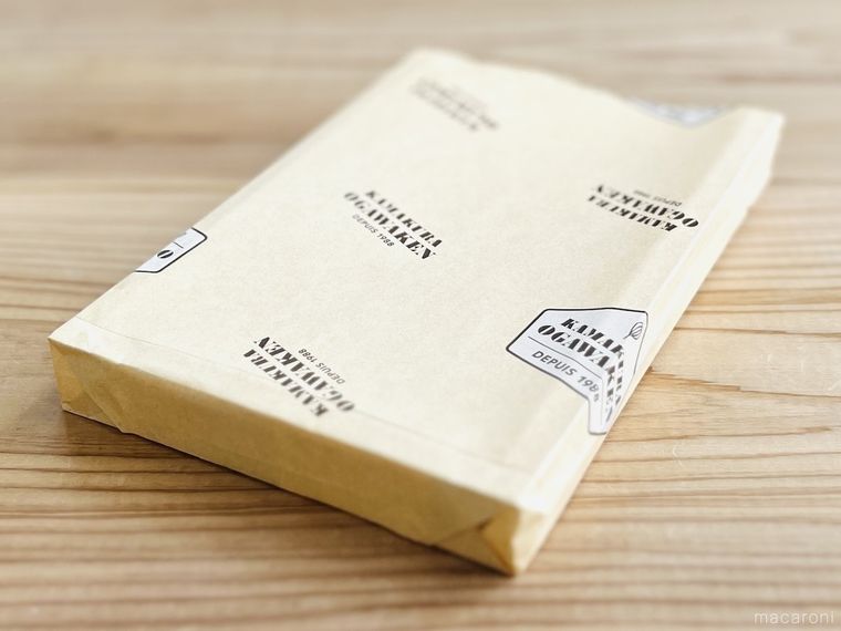 お菓子の包装紙を袋状に折った様子