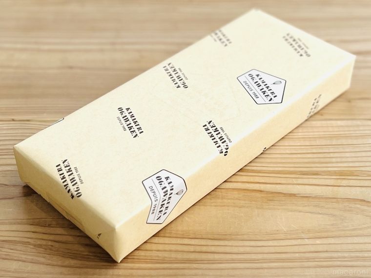 包装紙で包まれたお菓子